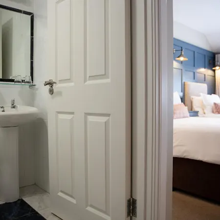 ホテル Mcgrorys 3*