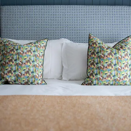 Mcgrorys 3* カルダフ