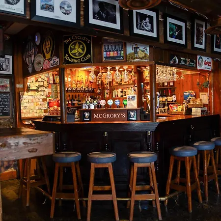 Mcgrorys 3* カルダフ